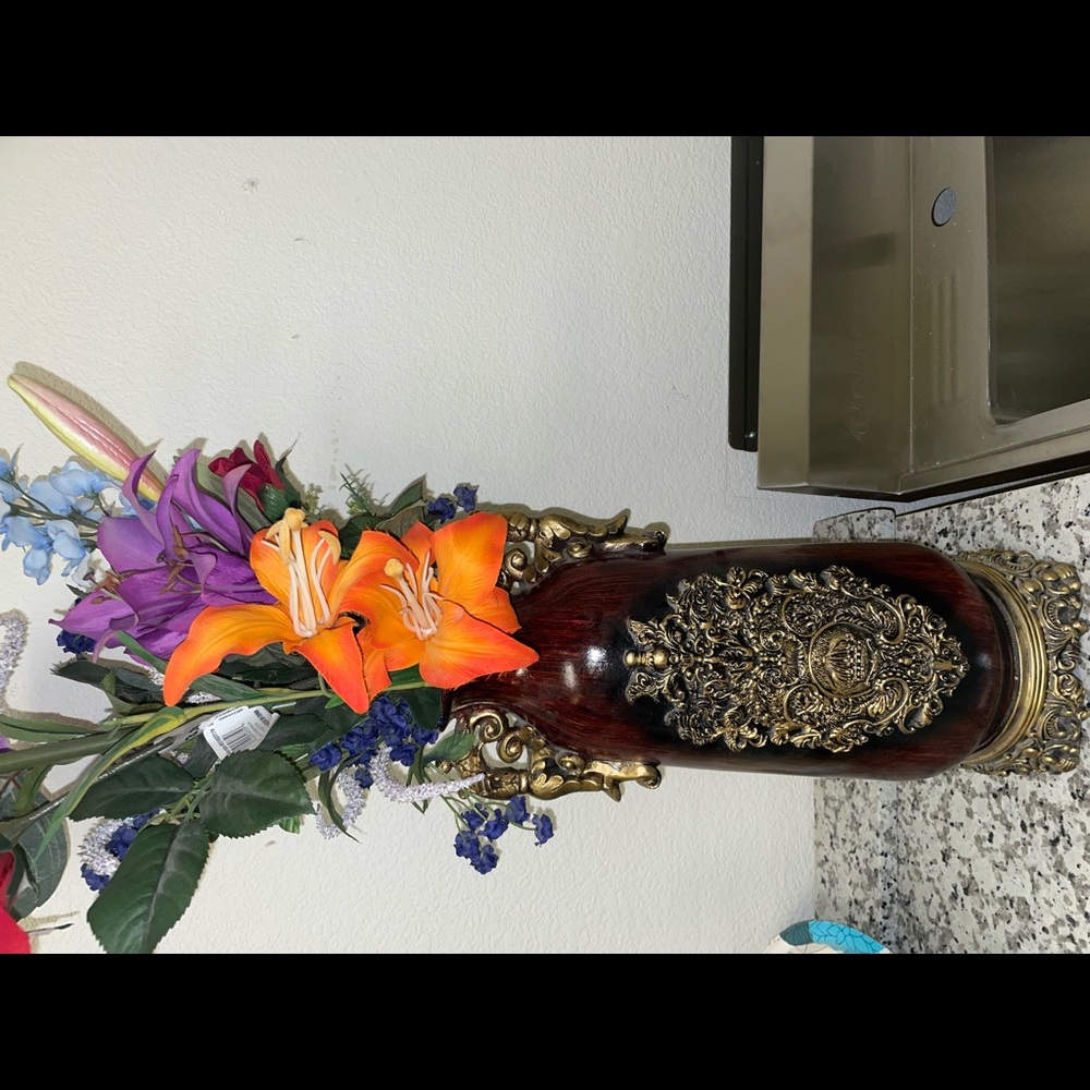 Very nice antique embroided 🏺 vase with flowers 🌺 bundle